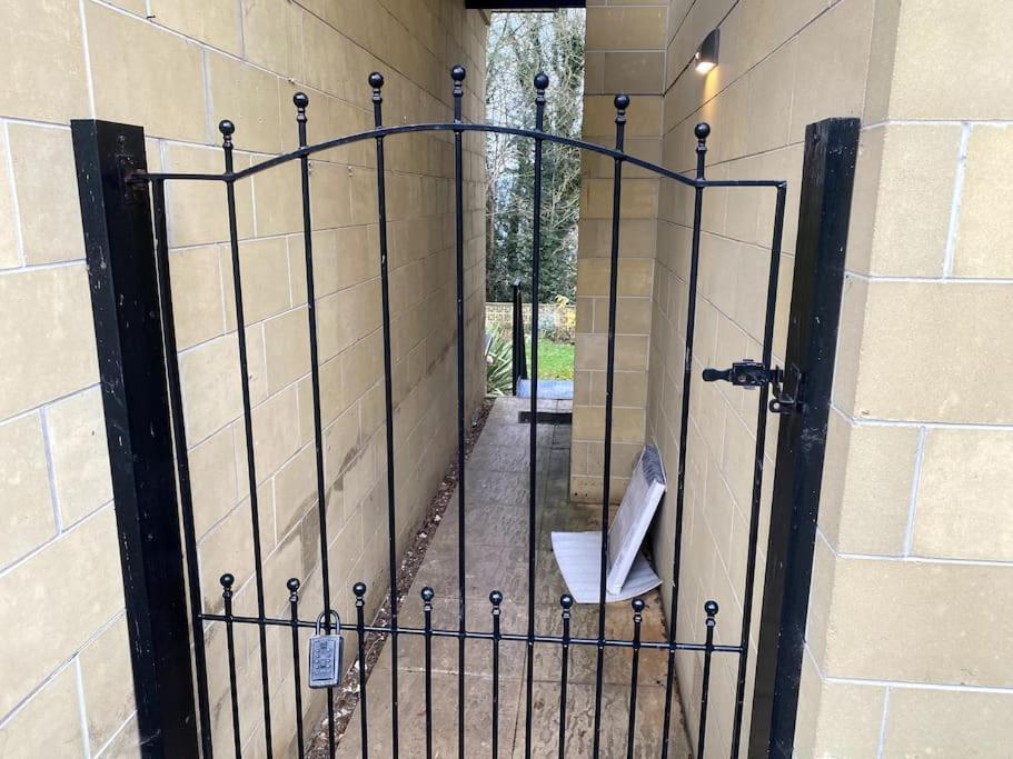 The Retreat, Luxury Studio Apartment In Bath With Parking 외부 사진