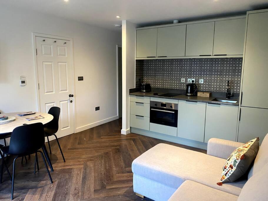 The Retreat, Luxury Studio Apartment In Bath With Parking 외부 사진