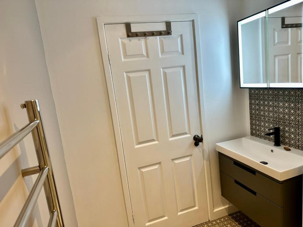 The Retreat, Luxury Studio Apartment In Bath With Parking 외부 사진