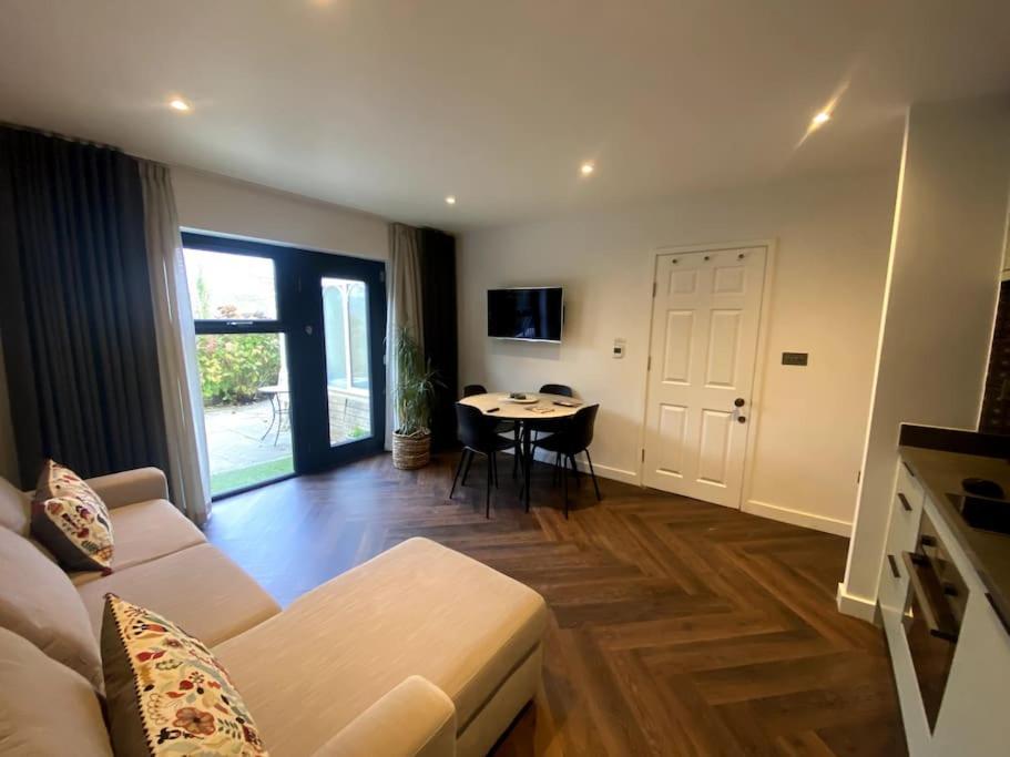 The Retreat, Luxury Studio Apartment In Bath With Parking 외부 사진